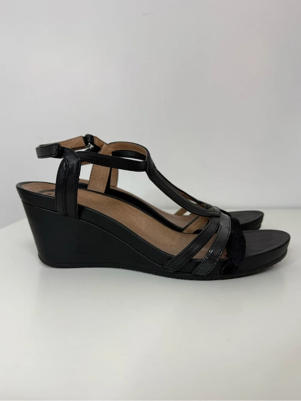 Abeo Black Lacey T Strap Wedge Sandal  Women's Size 8 Neutral Orthotic Comfort